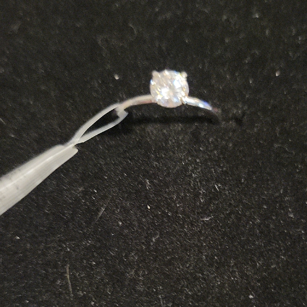 Elegant Silver Ring with Clear Gemstone